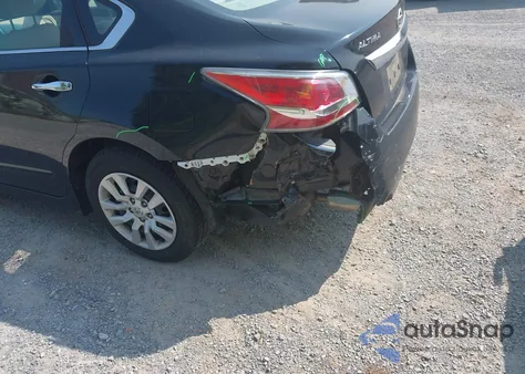 2015 Nissan Altima 2.5 S z USA, uszkodzony, nr VIN 1N4AL3AP3FC420843